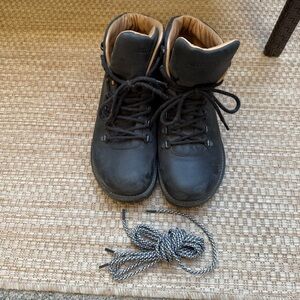 Birkenstocks Jackson Black Leather 42R with Extra Laces